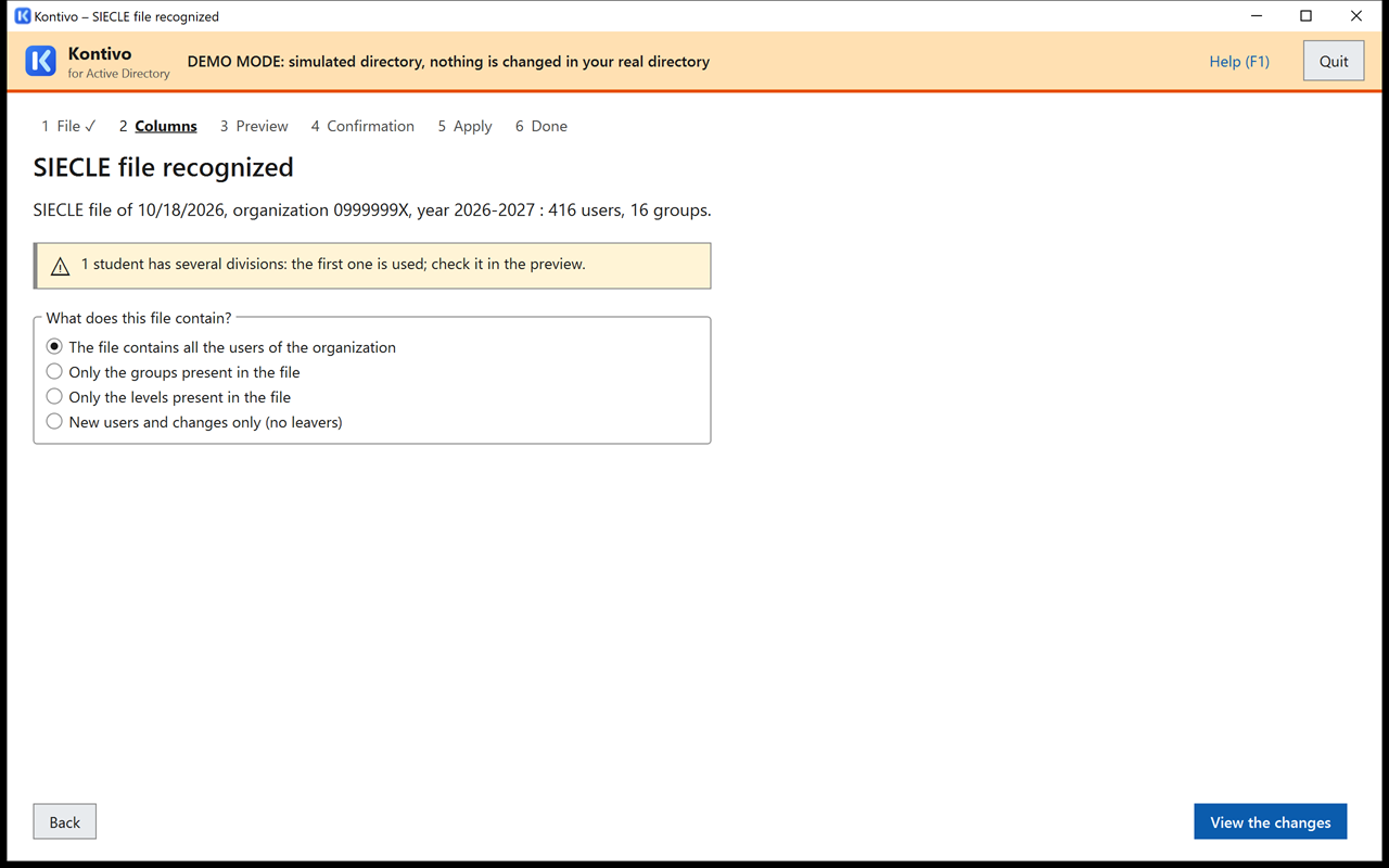 Columns step for a SIECLE export (ElevesSansAdresses-fictif.zip): SIECLE file recognized, one-sentence summary of the file, choice of what the file contains, View the changes button.